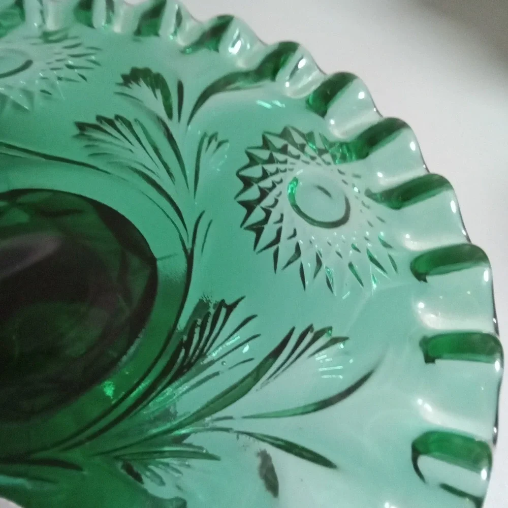Fenton Emerald Green Glass Ruffled Pedestal Cake Stand Floral Wheel 6.5in